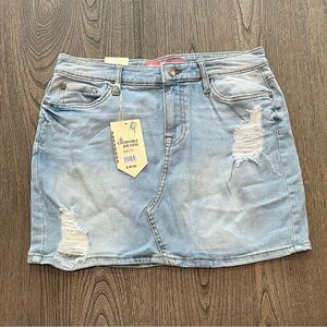NWT Comfort Denim Mini Skirt Light Wash Distressed Size 9/10